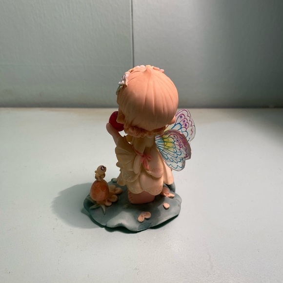 Precious Moments 2001 fairy with apple - Picture 6 of 6
